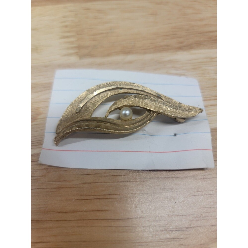 Vintage Gold-Toned Faux Pearl Decorative Leaf Art Deco Lapel Pin